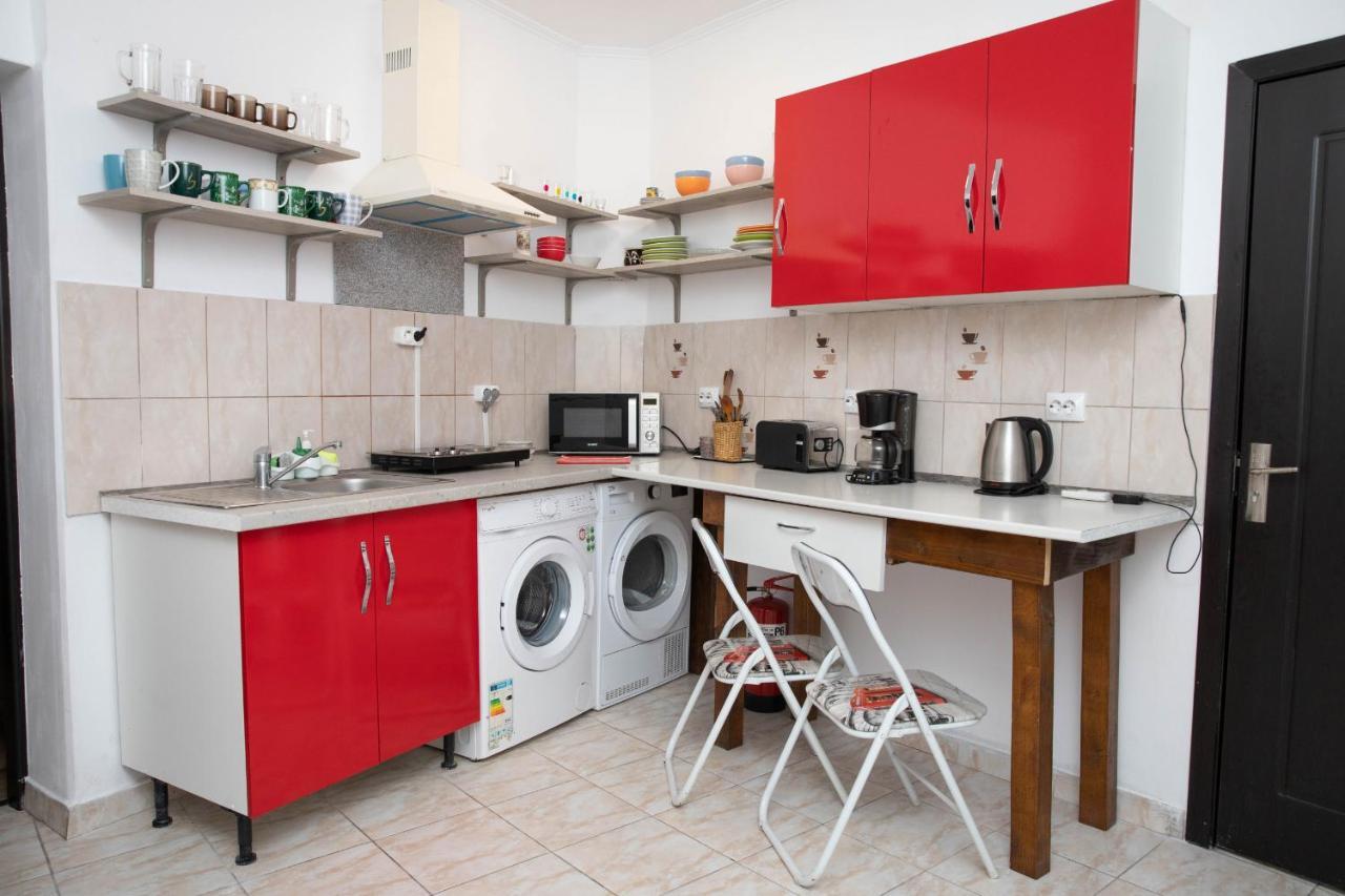 Cosy Apartment In City Centre Орадя Экстерьер фото